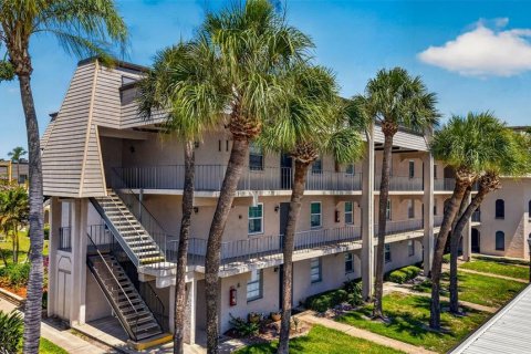 Condo in Largo, Florida, 2 bedrooms  № 2201084