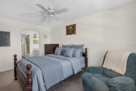 Condo in Largo, Florida, 2 bedrooms № 2201084 - photo 8
