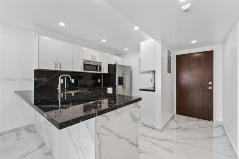 Condominio en alquiler en Miami Beach, Florida, 2 dormitorios, 92.9 m2 № 1991370 - foto 2