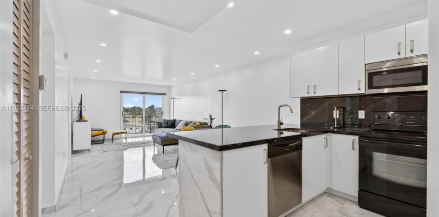 Condominio en Miami Beach, Florida, 2 dormitorios  № 1991370