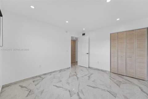 Condominio en alquiler en Miami Beach, Florida, 2 dormitorios, 92.9 m2 № 1991370 - foto 9