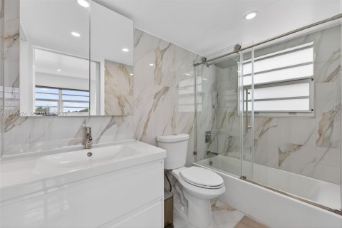 Condominio en alquiler en Miami Beach, Florida, 2 dormitorios, 92.9 m2 № 1991370 - foto 12