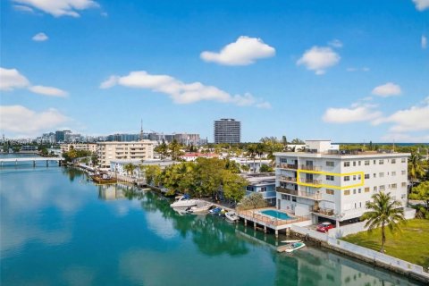 Condominio en alquiler en Miami Beach, Florida, 2 dormitorios, 92.9 m2 № 1991370 - foto 16