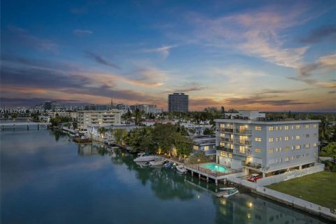 Condominio en alquiler en Miami Beach, Florida, 2 dormitorios, 92.9 m2 № 1991370 - foto 15