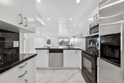 Condominio en alquiler en Miami Beach, Florida, 2 dormitorios, 92.9 m2 № 1991370 - foto 4