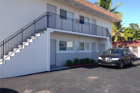House in Miami, Florida 2 bedrooms, 68.65 sq.m. № 1951732 - photo 7