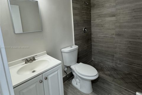 House in Miami, Florida 2 bedrooms, 68.65 sq.m. № 1951732 - photo 4