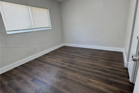 House in Miami, Florida 2 bedrooms, 68.65 sq.m. № 1951732 - photo 5