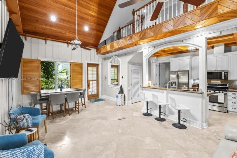 House in Hobe Sound, Florida 6 bedrooms, 302.95 sq.m. № 1986513 - photo 1