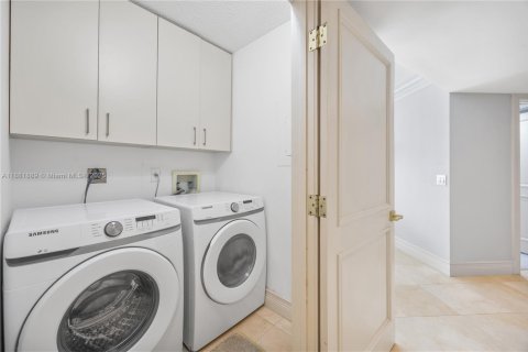 Appartement à louer à Sunny Isles Beach, Floride: 3 chambres, 196.95 m2 № 1931605 - photo 17