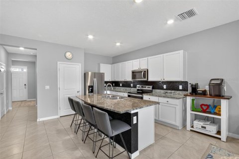 Townhouse in SOUTHSHORE BAY in Wimauma, Florida 3 bedrooms, 157.47 sq.m. № 2259508 - photo 7