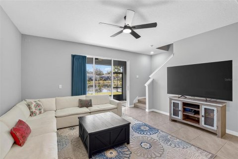 Townhouse in SOUTHSHORE BAY in Wimauma, Florida 3 bedrooms, 157.47 sq.m. № 2259508 - photo 11