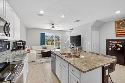 Townhouse in SOUTHSHORE BAY in Wimauma, Florida 3 bedrooms, 157.47 sq.m. № 2259508 - photo 5
