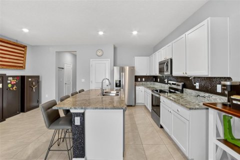 Townhouse in SOUTHSHORE BAY in Wimauma, Florida 3 bedrooms, 157.47 sq.m. № 2259508 - photo 6