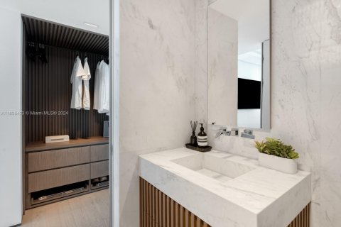 Condo in Miami Beach, Florida, 5 bedrooms  № 1763844 - photo 29