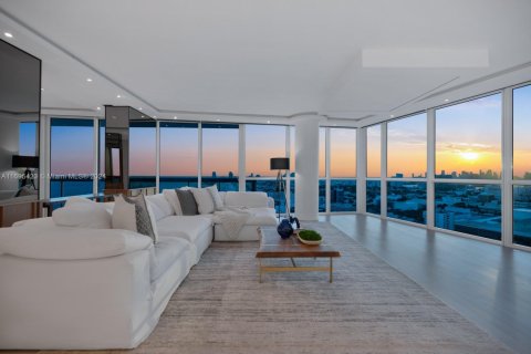 Condo in Miami Beach, Florida, 5 bedrooms  № 1763844 - photo 11