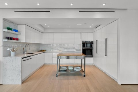 Condo in Miami Beach, Florida, 5 bedrooms  № 1763844 - photo 9