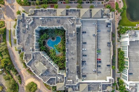 Condominio en alquiler en Plantation, Florida, 2 dormitorios, 106.28 m2 № 2056564 - foto 14