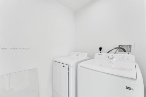 Casa en alquiler en Fort Lauderdale, Florida, 3 dormitorios, 116.59 m2 № 1896657 - foto 13