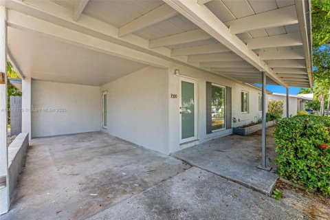 Casa en alquiler en Fort Lauderdale, Florida, 3 dormitorios, 116.59 m2 № 1896657 - foto 25