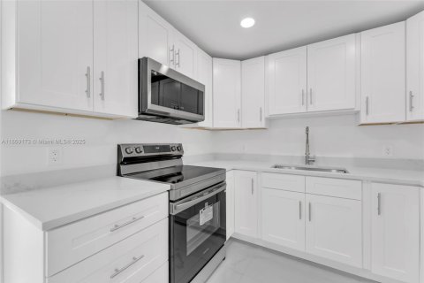 Casa en alquiler en Fort Lauderdale, Florida, 3 dormitorios, 116.59 m2 № 1896657 - foto 3