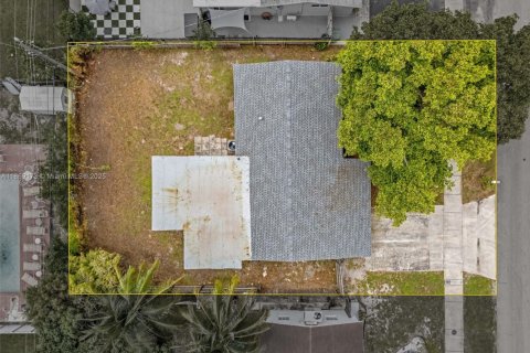 Casa en alquiler en Fort Lauderdale, Florida, 3 dormitorios, 116.59 m2 № 1896657 - foto 28