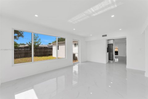 Casa en alquiler en Fort Lauderdale, Florida, 3 dormitorios, 116.59 m2 № 1896657 - foto 10