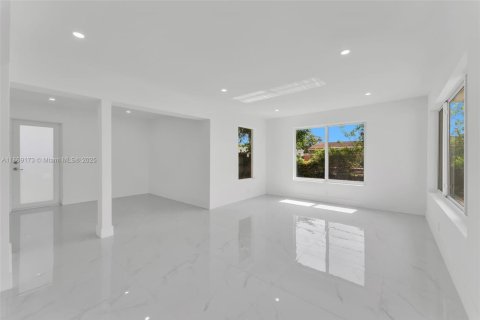 Casa en alquiler en Fort Lauderdale, Florida, 3 dormitorios, 116.59 m2 № 1896657 - foto 8