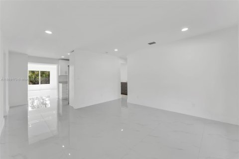 Casa en alquiler en Fort Lauderdale, Florida, 3 dormitorios, 116.59 m2 № 1896657 - foto 6