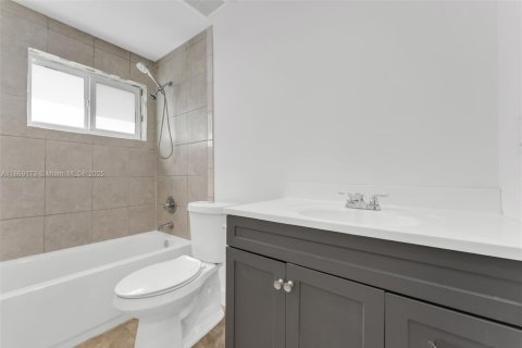 Casa en alquiler en Fort Lauderdale, Florida, 3 dormitorios, 116.59 m2 № 1896657 - foto 14