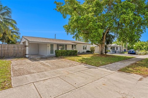 Casa en alquiler en Fort Lauderdale, Florida, 3 dormitorios, 116.59 m2 № 1896657 - foto 2