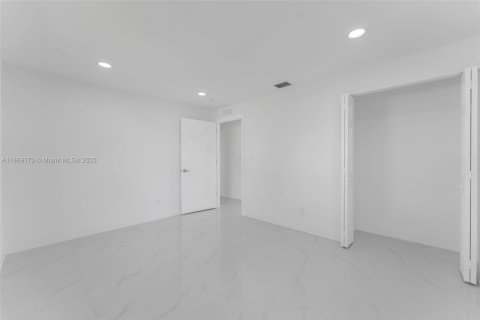 Casa en alquiler en Fort Lauderdale, Florida, 3 dormitorios, 116.59 m2 № 1896657 - foto 24