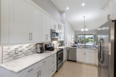 Condo in Lakewood Ranch, Florida, 2 bedrooms  № 1854679 - photo 9