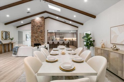 Villa ou maison à vendre à Southwest Ranches, Floride: 4 chambres, 241.17 m2 № 2352135 - photo 9