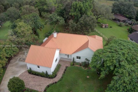Villa ou maison à Southwest Ranches, Floride 4 chambres, 241.17 m2 № 2352135