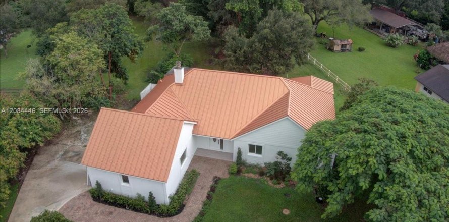Villa ou maison à Southwest Ranches, Floride 4 chambres, 241.17 m2 № 2352135