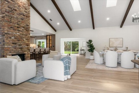 Villa ou maison à vendre à Southwest Ranches, Floride: 4 chambres, 241.17 m2 № 2352135 - photo 2