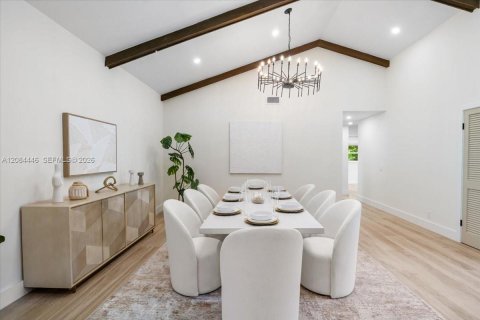 Villa ou maison à vendre à Southwest Ranches, Floride: 4 chambres, 241.17 m2 № 2352135 - photo 8