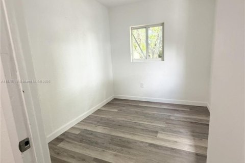 Propiedad comercial en venta en Miami, Florida, 169.55 m2 № 2018691 - foto 8