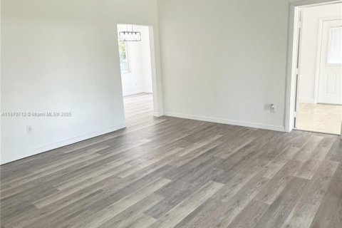 Propiedad comercial en venta en Miami, Florida, 169.55 m2 № 2018691 - foto 3