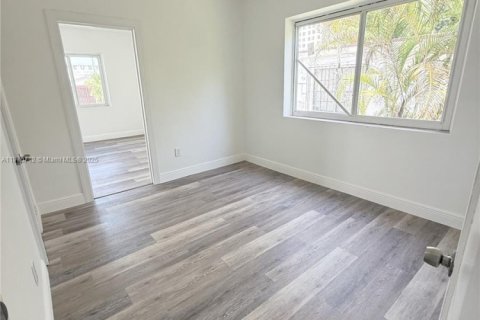 Propiedad comercial en venta en Miami, Florida, 169.55 m2 № 2018691 - foto 14