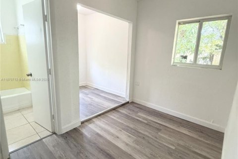 Propiedad comercial en venta en Miami, Florida, 169.55 m2 № 2018691 - foto 9