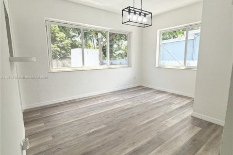 Propiedad comercial en venta en Miami, Florida, 169.55 m2 № 2018691 - foto 6