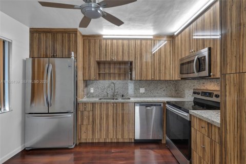 Condominio en venta en Weston, Florida, 2 dormitorios, 116.69 m2 № 1984532 - foto 2