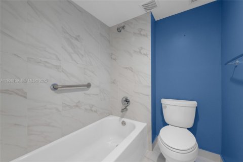 Condominio en venta en Weston, Florida, 2 dormitorios, 116.69 m2 № 1984532 - foto 16