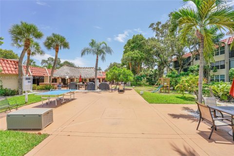 Condo in Pompano Beach, Florida, 2 bedrooms  № 2054106 - photo 25