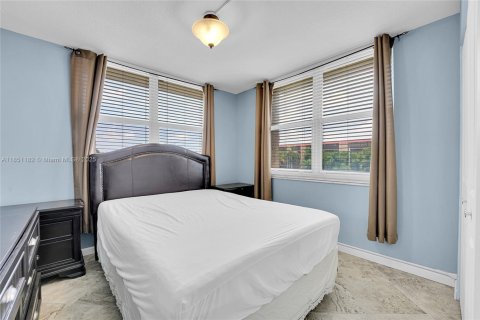 Condo in Pompano Beach, Florida, 2 bedrooms  № 2054106 - photo 8