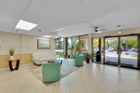 Condo in Pompano Beach, Florida, 2 bedrooms  № 2054106 - photo 2