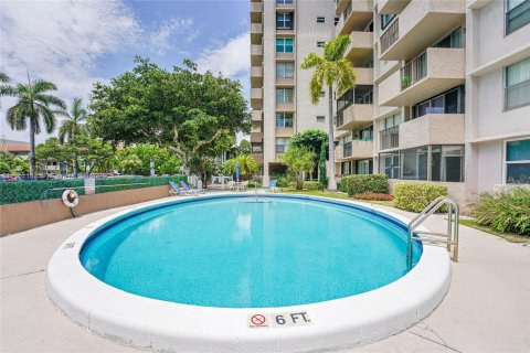 Condo in Pompano Beach, Florida, 2 bedrooms  № 2054106 - photo 26