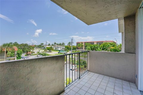 Condo in Pompano Beach, Florida, 2 bedrooms  № 2054106 - photo 23